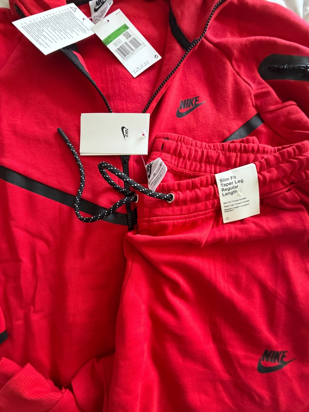 Nike Red Men’s Hooded Zip Jacket & Matching Joggers Set - Picture 3 of 6